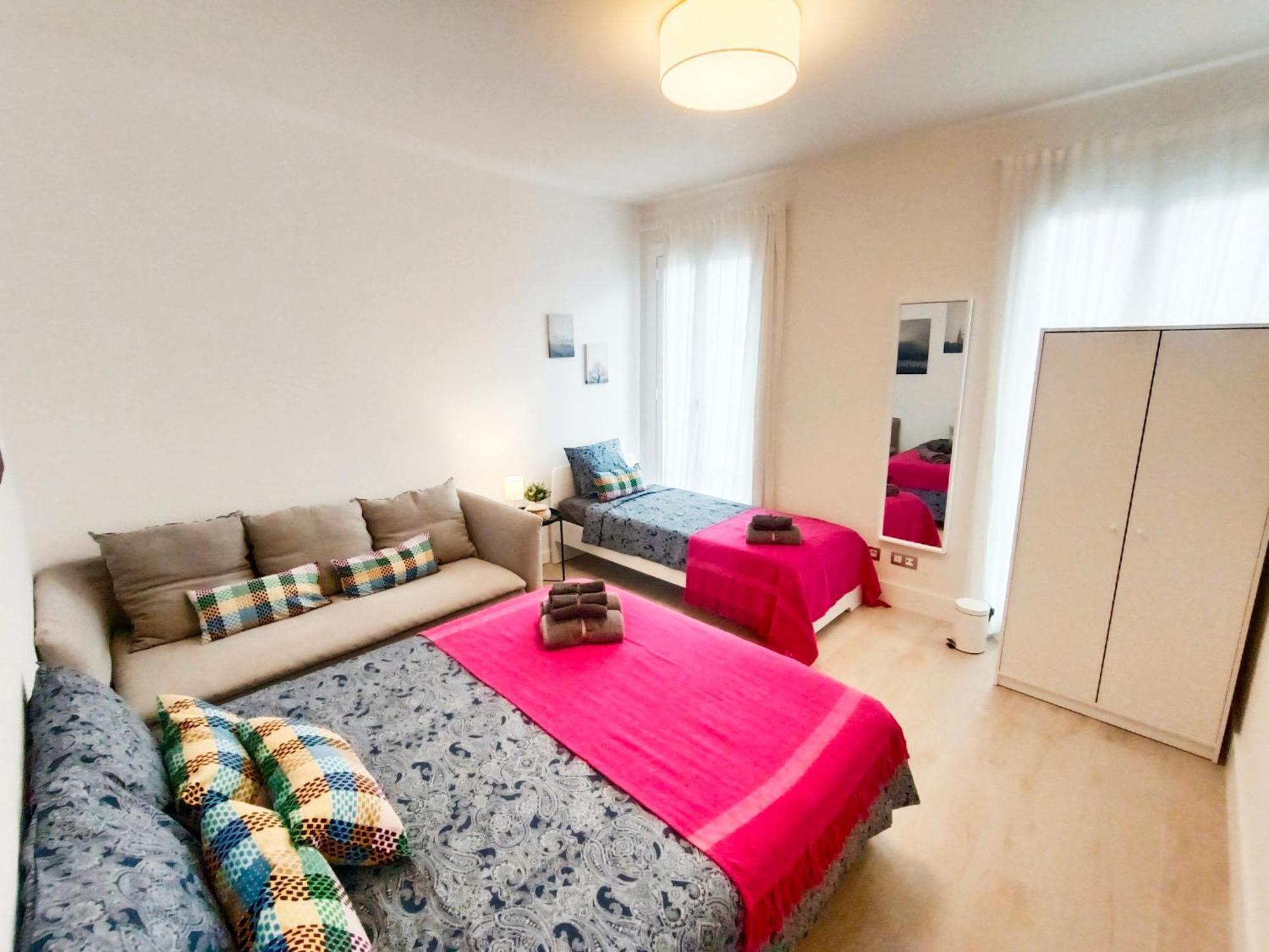 Oasis Rooms Barcelona - By Ronda Universidad Bagian luar foto